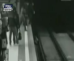 Мальчик упал с платформы в метро (914.968 KB)