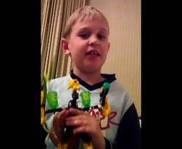 Мальчик говорит о Медведеве и Путине (5.045 MB)
