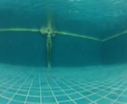 Подводный массаж, вид под водой (3.280 MB)