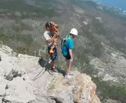 Экстремальный прыжок с горы (11.031 MB)