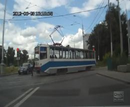 Трамвай догнал пешехода (1.172 MB)