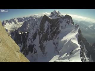 Прыжок с высокой горы (5.052 MB)