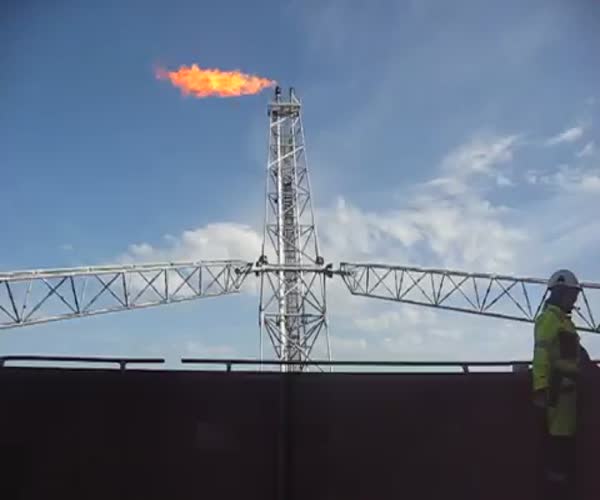 Как зажигают огонь на нефтяной платформе (667.603 KB)