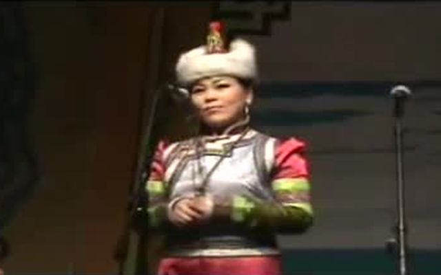 Мощное пение певицы из Монголии (8.706 MB)