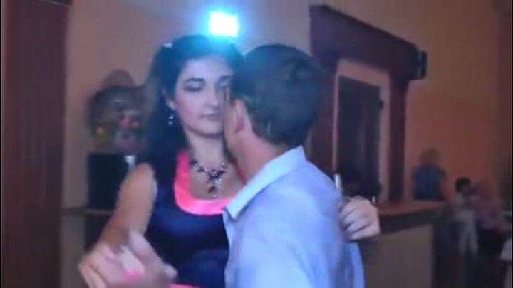 Гуру пикапа танцует с девушкой (4.347 MB)