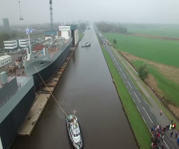 Спуск корабля на воду в Нидерландах (6.900 MB)