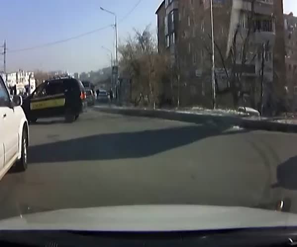 Пьяная таксистка во Владивостоке (5.782 MB)