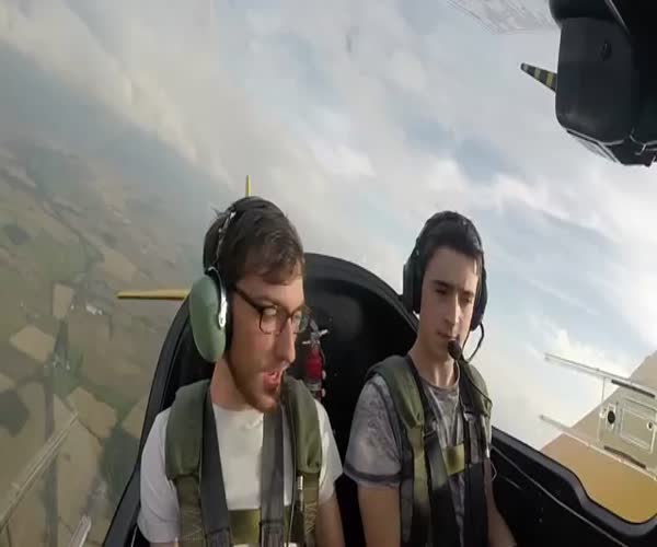 Реакция пассажиров на трюки пилота (10.116 MB)