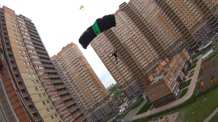 Прыжок с 27-этажного здания в Санкт-Петербурге (2.955 MB)