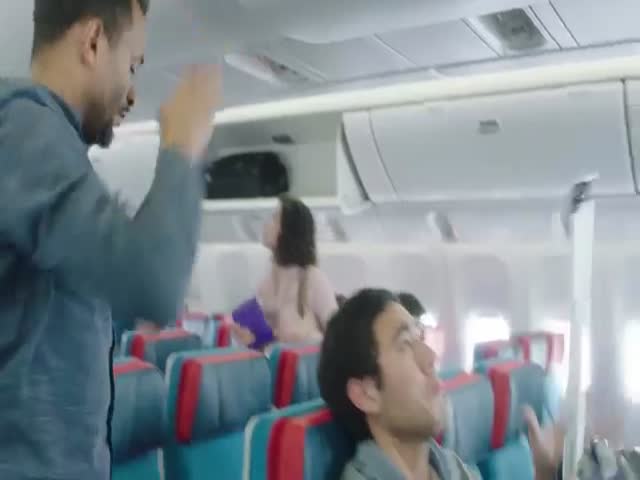 Гуру видеомонтажа Зак Кинг сделал ролик с правилами безопасности в самолете