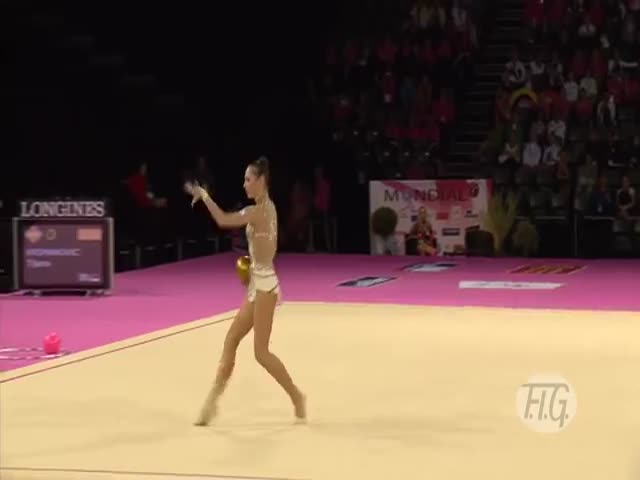 Впечатляющее выступление гимнастки Дарьи Кондаковой с мячем (4.890 MB)