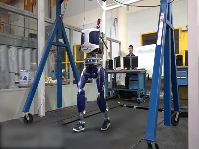 Робот Durus ходит как человек (3.827 MB)