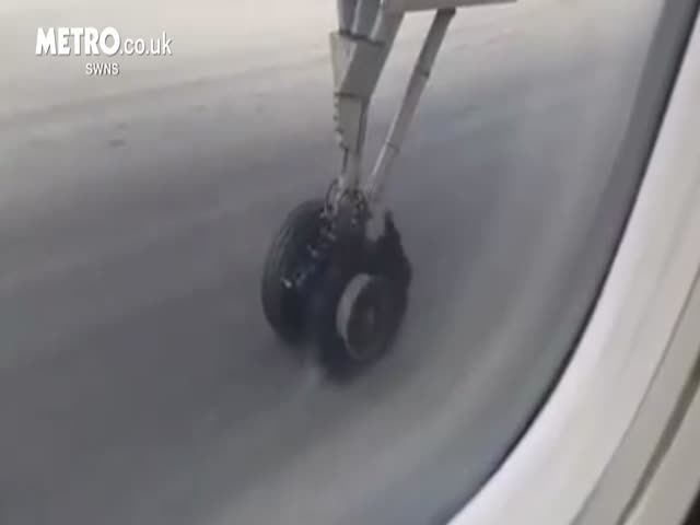 В Бангкоке у самолета лопнуло колесо во время взлета