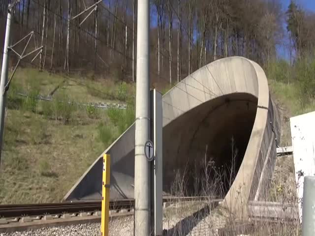 Пугающий звук скоростного поезда в туннеле в Германии