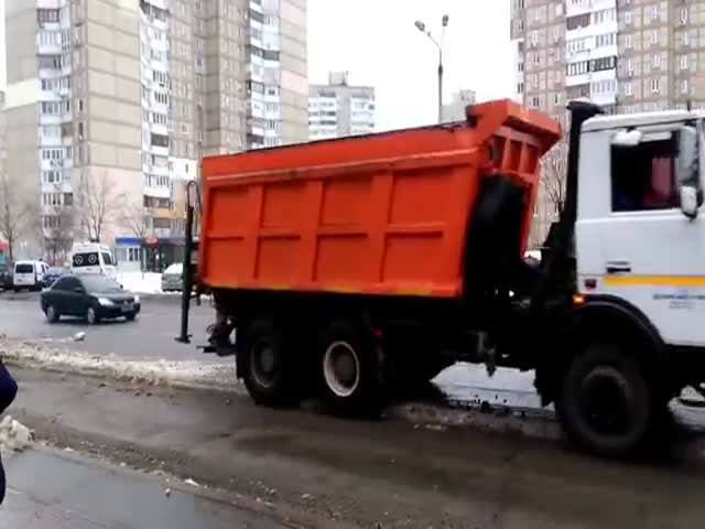 Эффективная уборка снега в киевском районе Троещина
