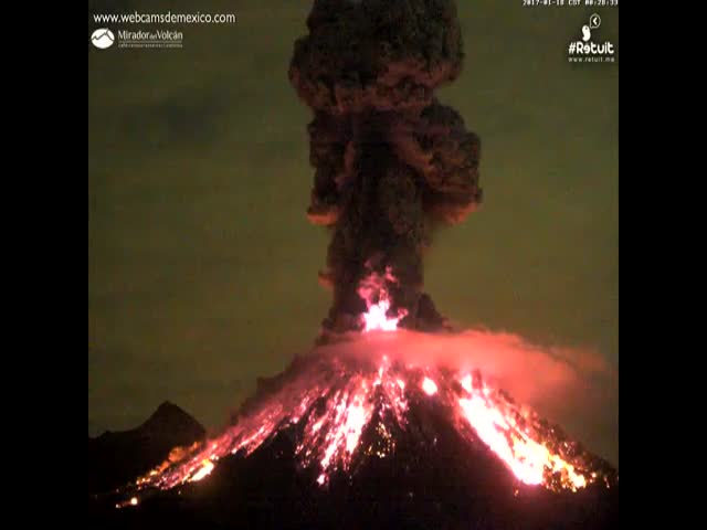 Извержение вулкана Колима в Мексике