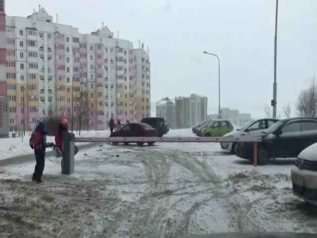 Дерганный шлагбаум в Белгороде