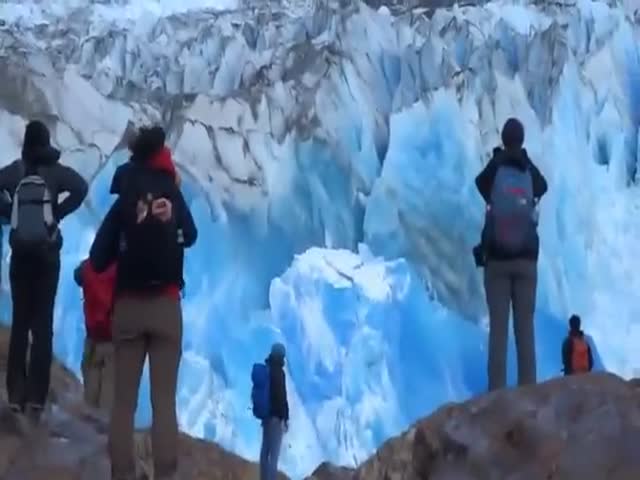 Туристы стали свидетелями обрушения части ледника