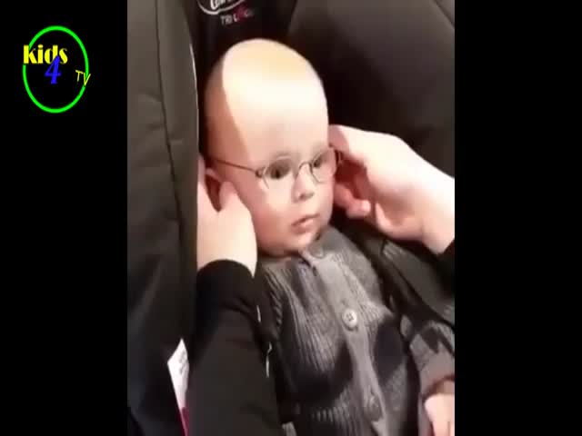 Малыш с плохим зрением впервые нормально видит своих родителей