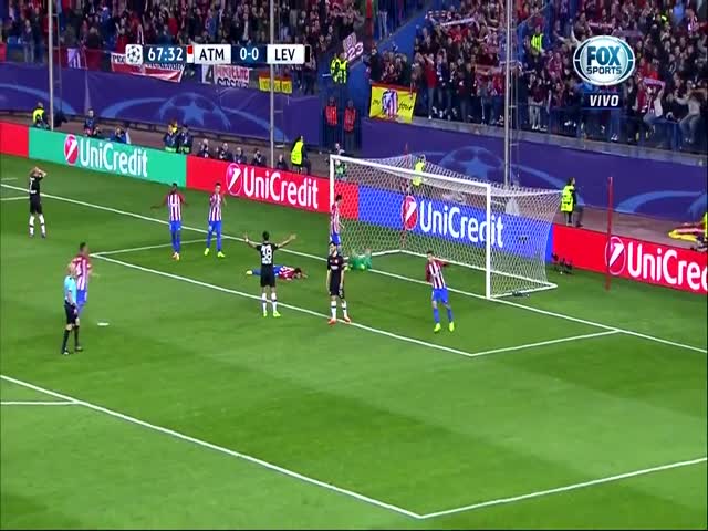 Вратарь Атлетико Мадрид Ян Облак трижды спас ворота от игроков Байера