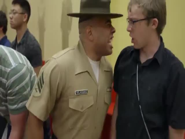 Как американские сержанты общаются с новобранцами