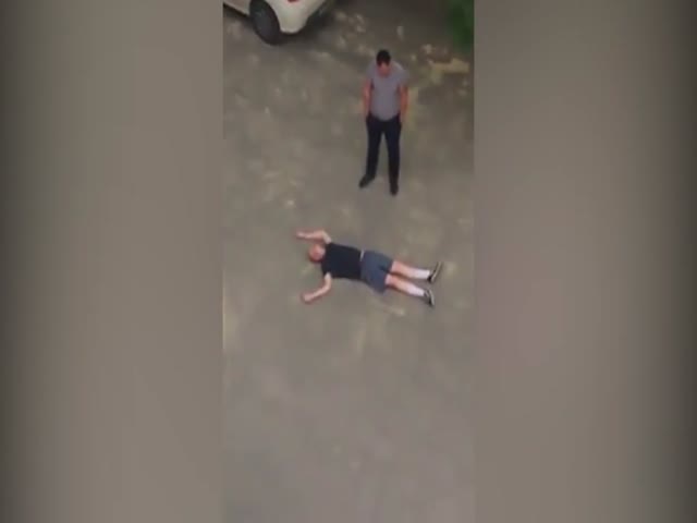 В Ростове-на-Дону агрессивный парень ушел в нокаут