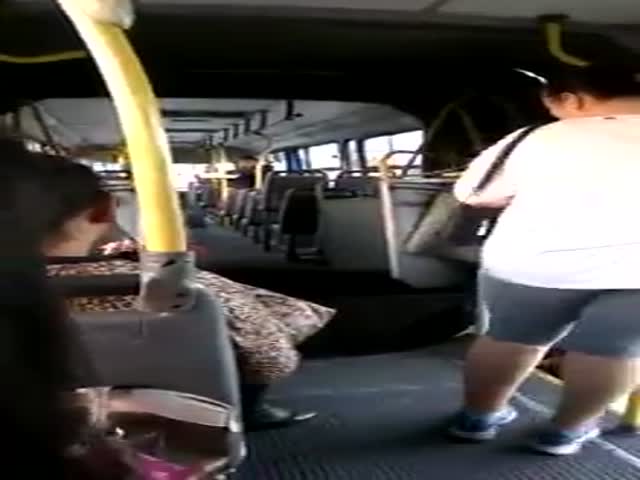 Опасности поездки в автобусе-гармошке