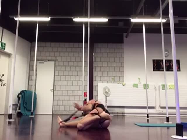 Девушка-гимнастка