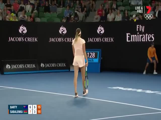 Зрители пародируют крики белорусской теннисистки Арины Соболенко
