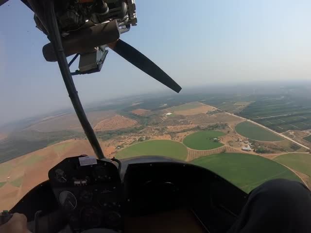 Аварийная посадка летательного аппарата на поле в ЮАР