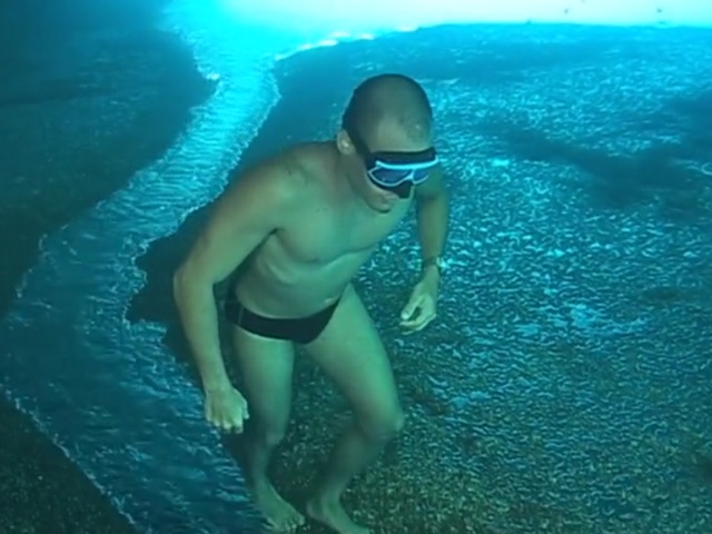 Очень необычная прогулка под водой