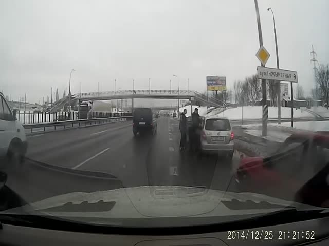 Дорожные разборки на МКАДе в Минске