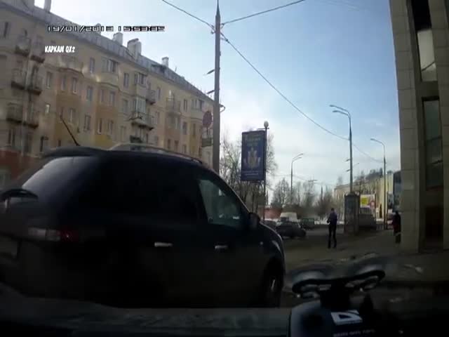 Во Владимире агрессивный водитель успокоился лишь от перцового баллончика