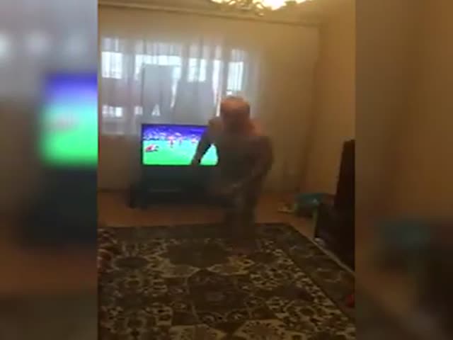 Дедушка сильно обрадовался победе сборной России над командой Испании