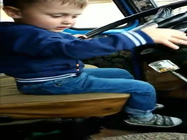 Паренек явно учился водить у своего папы