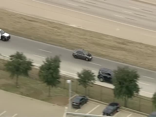 В Далласе грабителей подвел капот на их собственном автомобиле