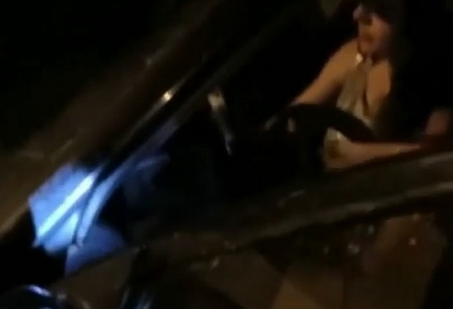 Парень увез девушку за город чтобы там заняться сексом в машине