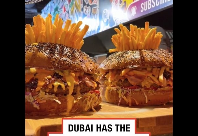 Огромный бургер из Дубая