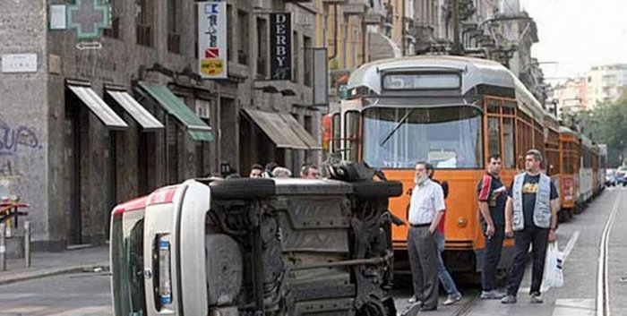 Столкновение трамваев (8 фото)