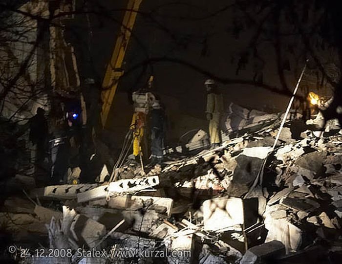 В Евпатории взорвался дом (32 фото)