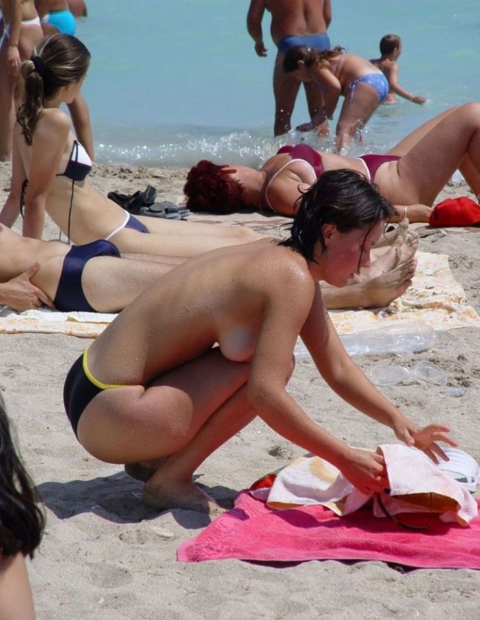 Подборка пляжных девушек (76 фото)