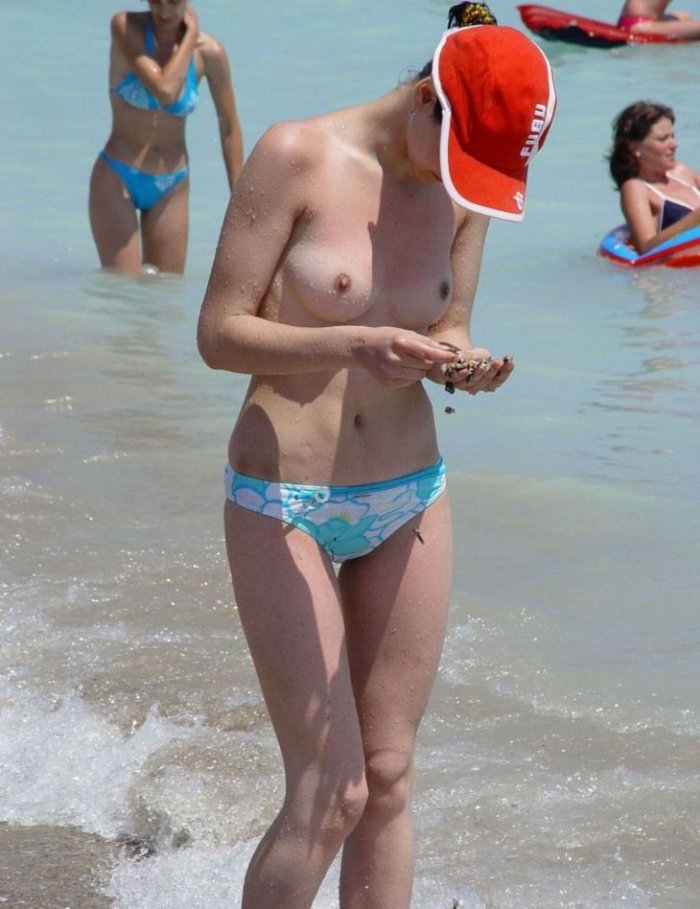 Подборка пляжных девушек (76 фото)