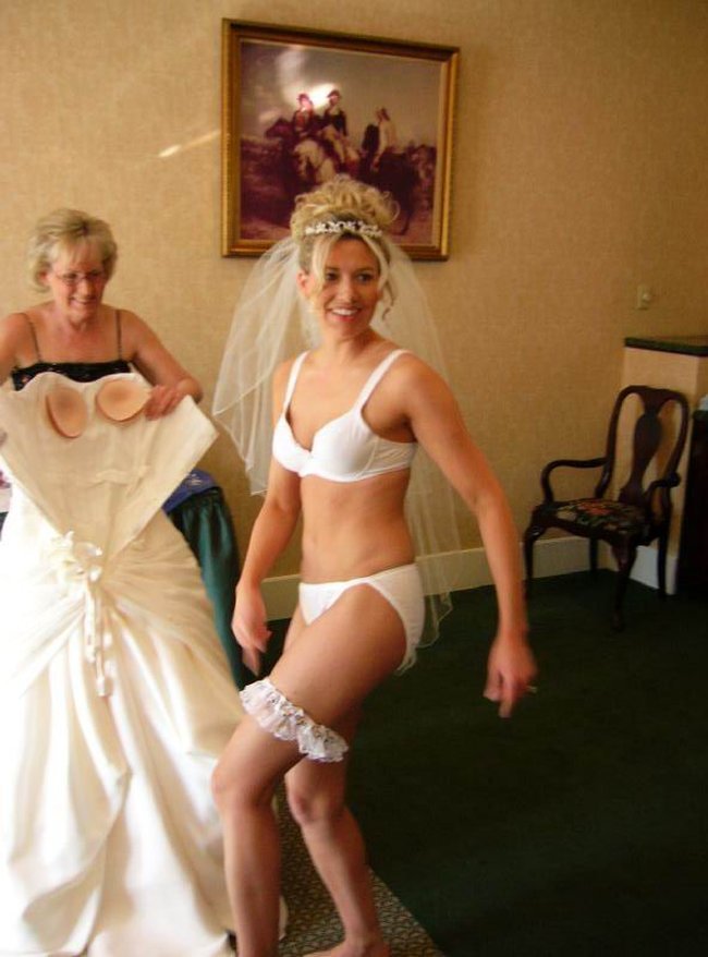 Сексуальная невеста отжигает сразу после свадьбы