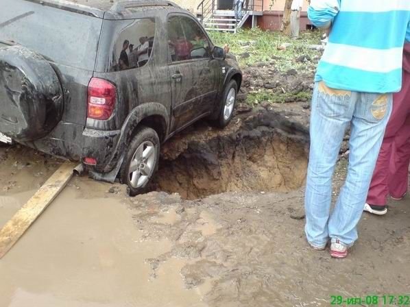 В Омске прорвало водопровод (4 фото + видео)