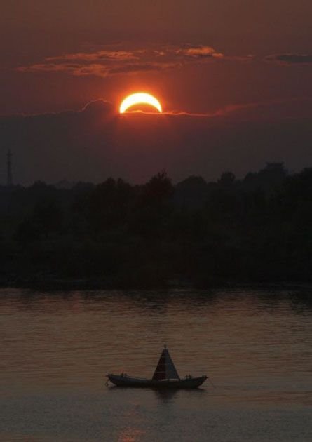 Солнечное затмение 1 августа (23 фото)