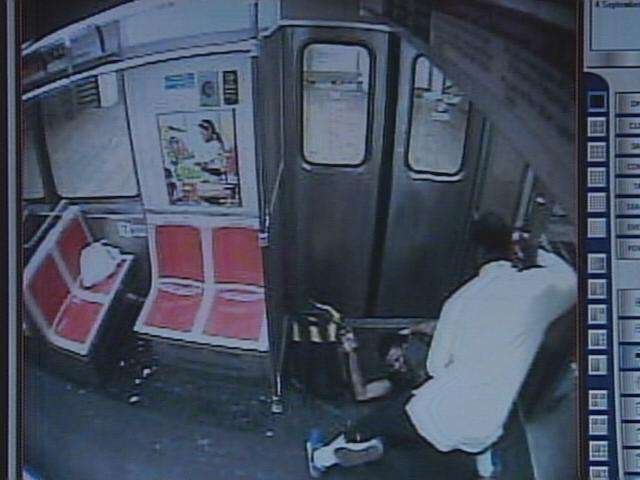 Жесть. Чела избили молотком в метро (14 фото + видео)