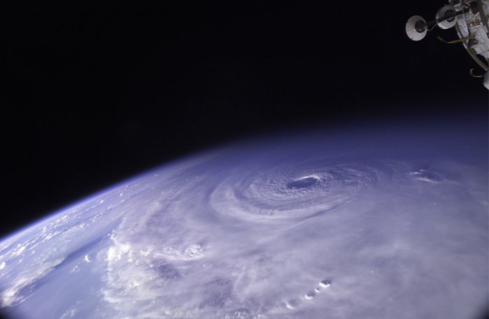 Ураганы. Вид сверху (25 фото)