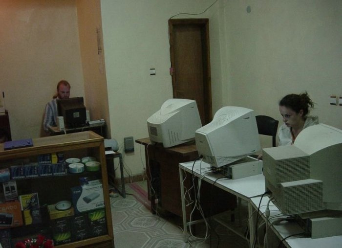Интернет кафе в разных уголках мира (44 фото)