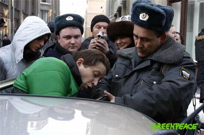 Мусорный бак вновь арестован (12 фото)