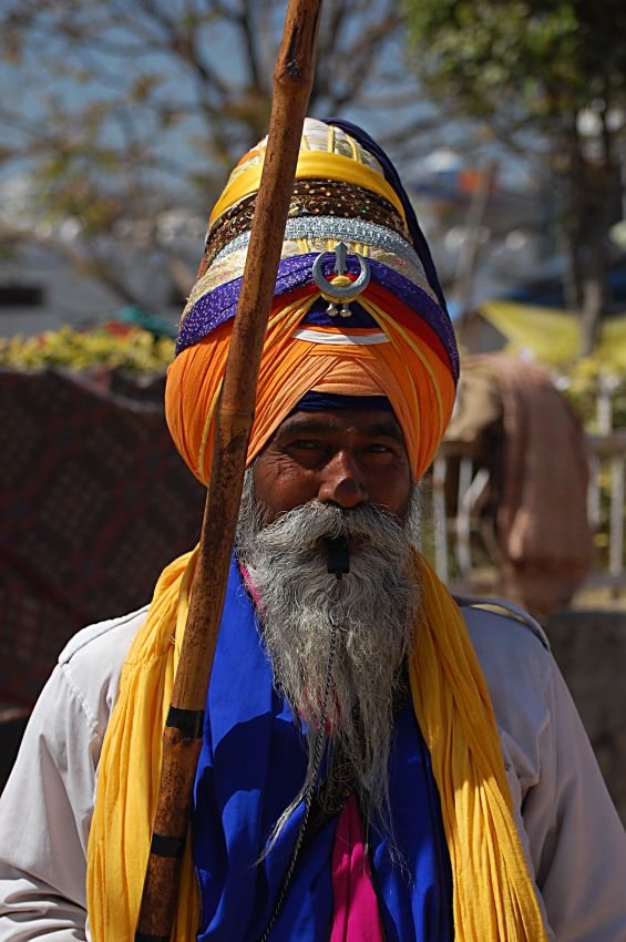 Огромные индийские шапки (13 фото)